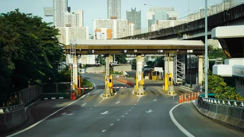 Österreichische Autobahn durch Alpen